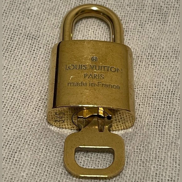 Louis Vuitton Lock and Key 345 - Picture 3 of 4